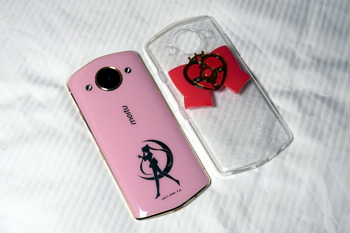 セーラームーンデザインのスマホ＆自撮り棒が登場 - GIGAZINE