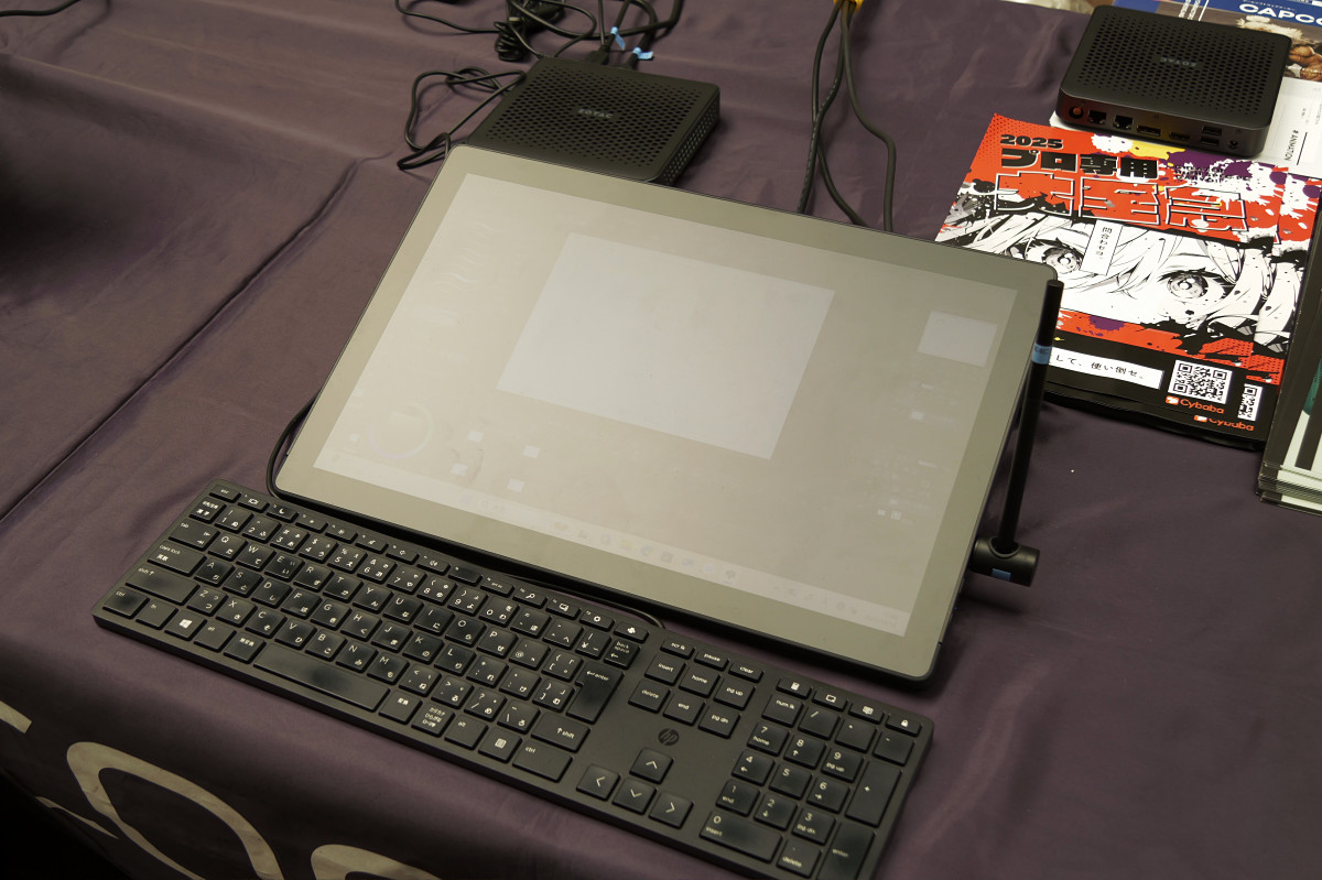 デスクトップ用GPU搭載なのに片手で持てるZOTACのPC」がワコムの液タブ