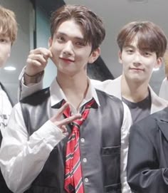 ジスハン」のアイデア 37 件 | ジスハン, seventeen ジョシュア