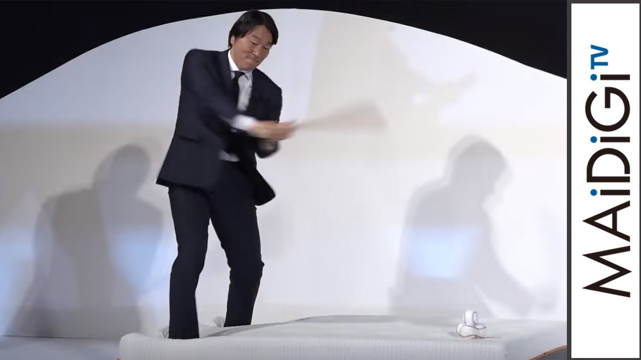 Hideki Matsui practices his batting swing on a Tempur-Pedic bed