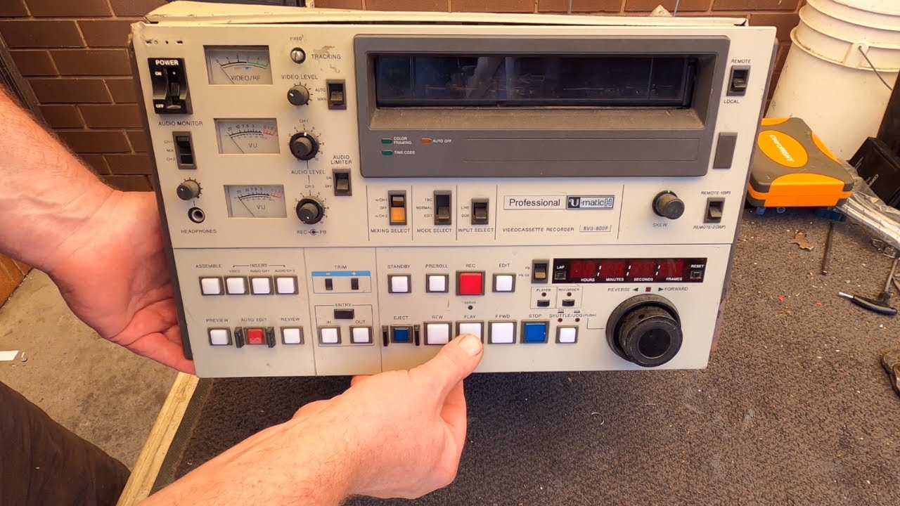 Scrapping Vintage Sony BVU 800P UMatic VTR - YouTube