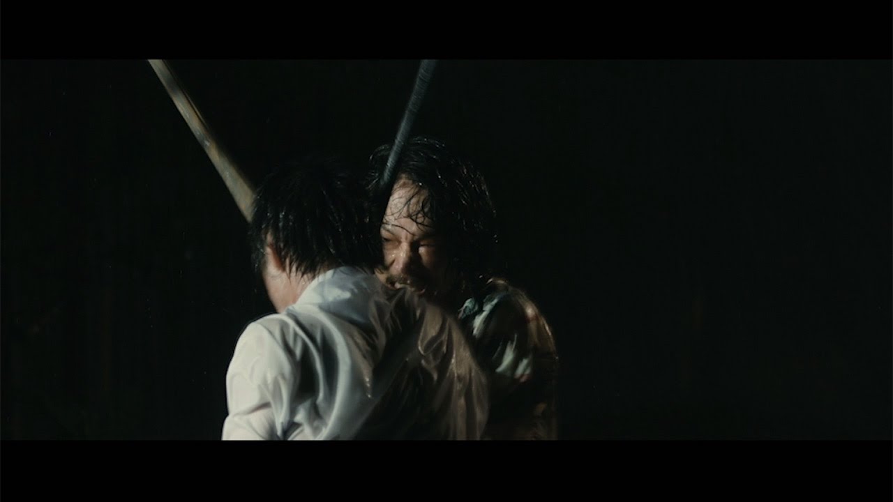 Ayano Go and Murakami Nijiro engage in a fierce sword fight in the