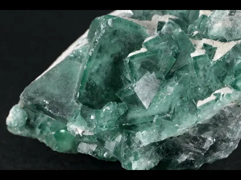 エメラルドグリーンフローライト 原石293g｜天然石 通販キラリ石