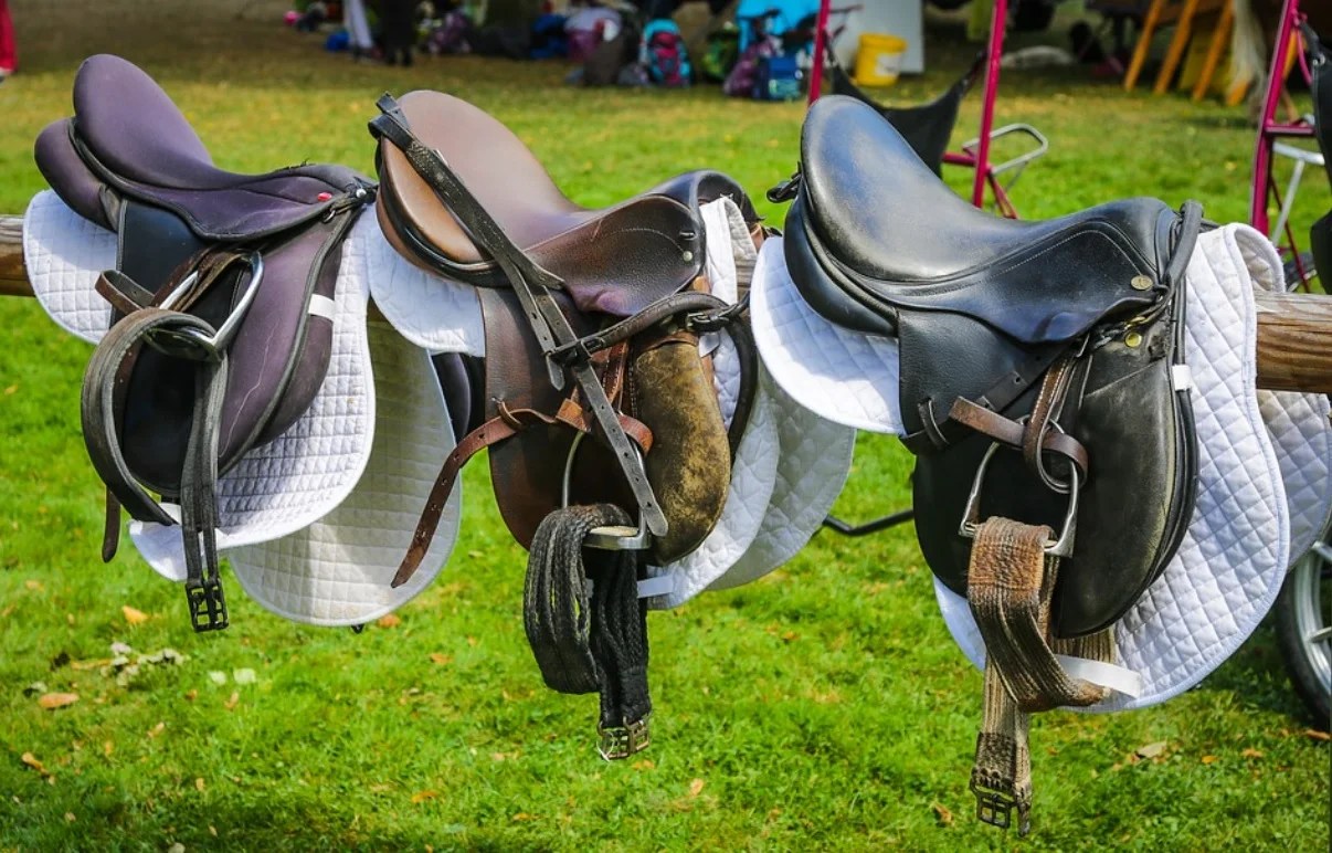 レンタルは卒業】後悔しない鞍の購入