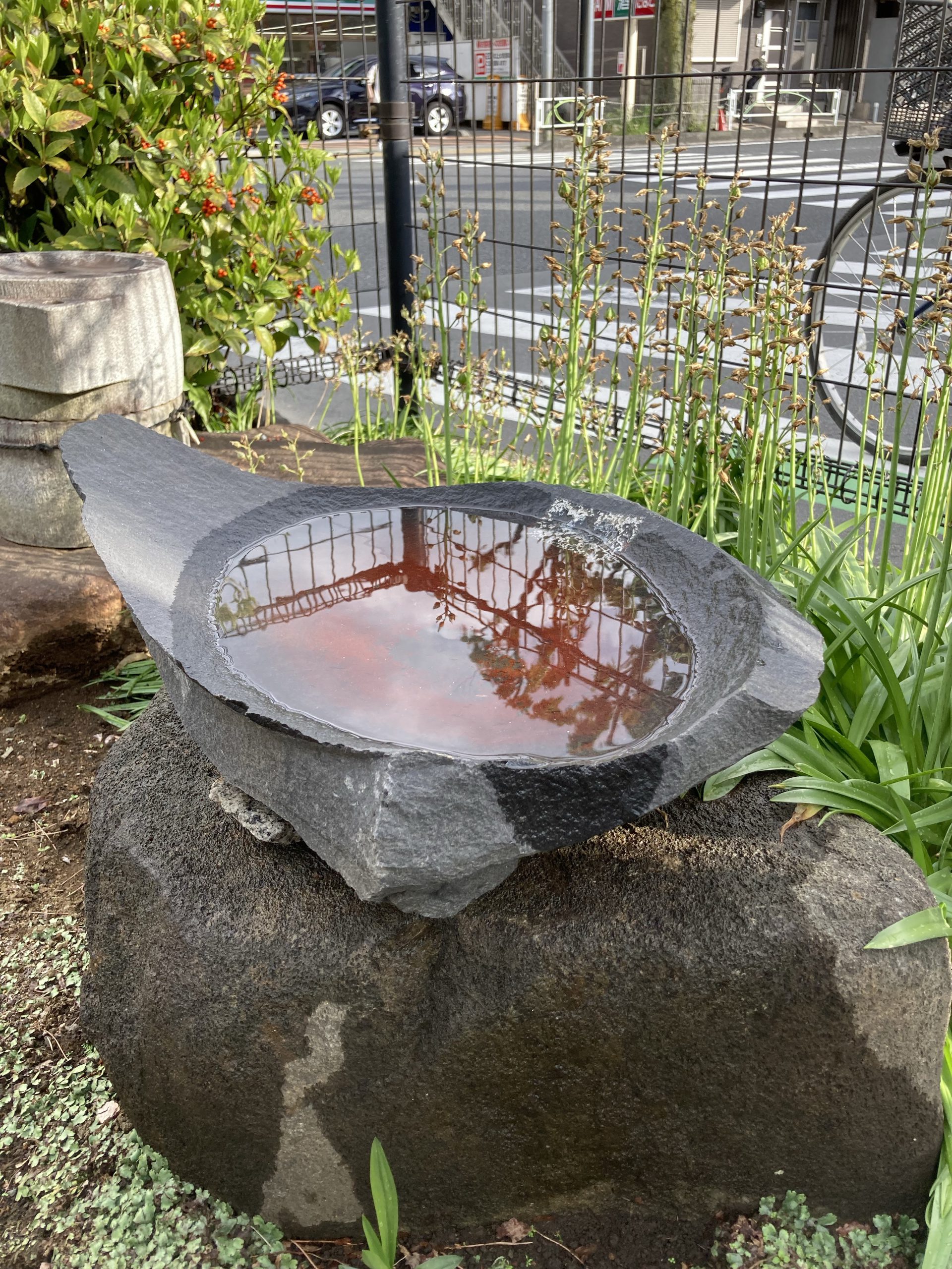 水鉢入荷 | 庭造りと石材販売の森田園