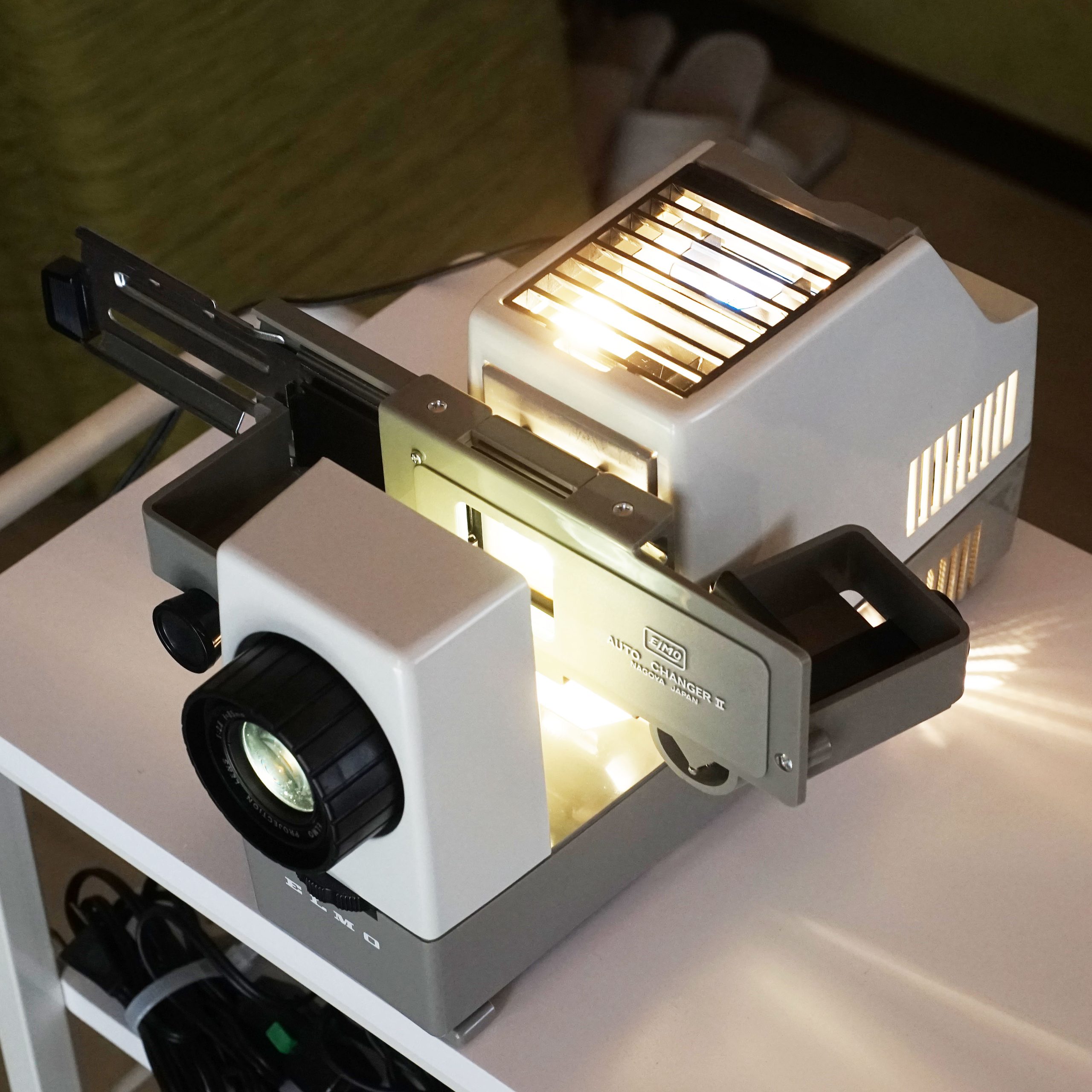 売り切れ ELMO SLIDE PROJECTOR S-300（中古 スライド プロジェクター