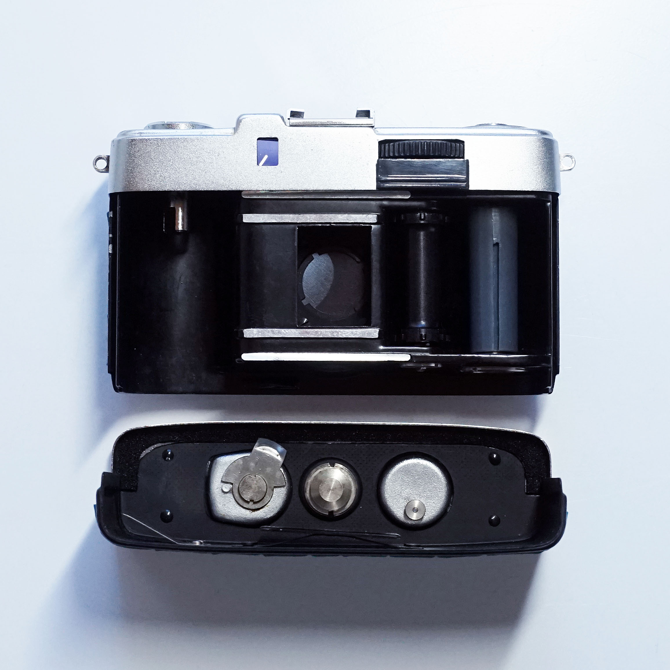 限定カラーカメラ OLYMPUS 初代PEN ¥14,800（中古 35mmフィルム ハーフ