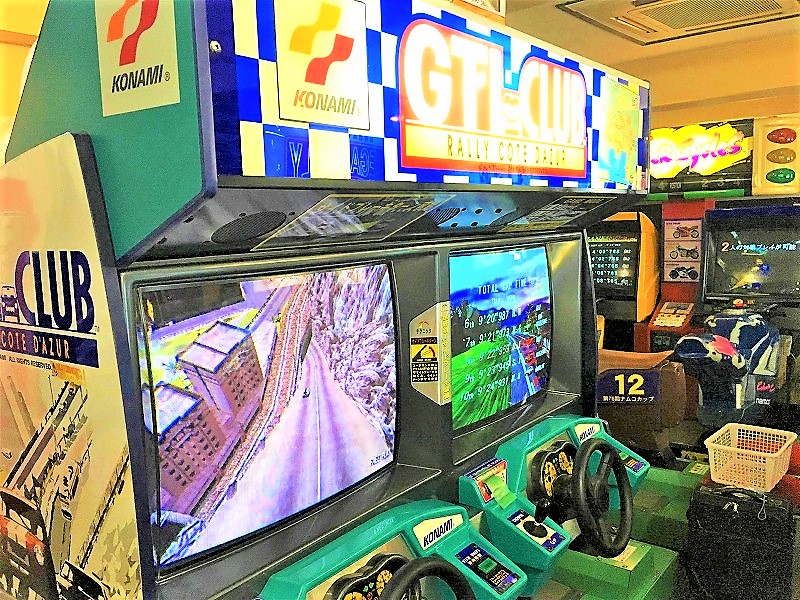 ユニークな営業形態で注目を集めるドライブ系レトロゲーセン『バック