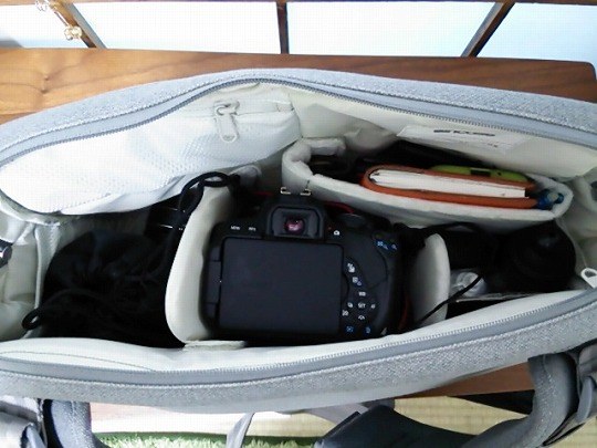 incase Ari Marcopoulosのカメラバッグをレビュー | 芋づるハピネス