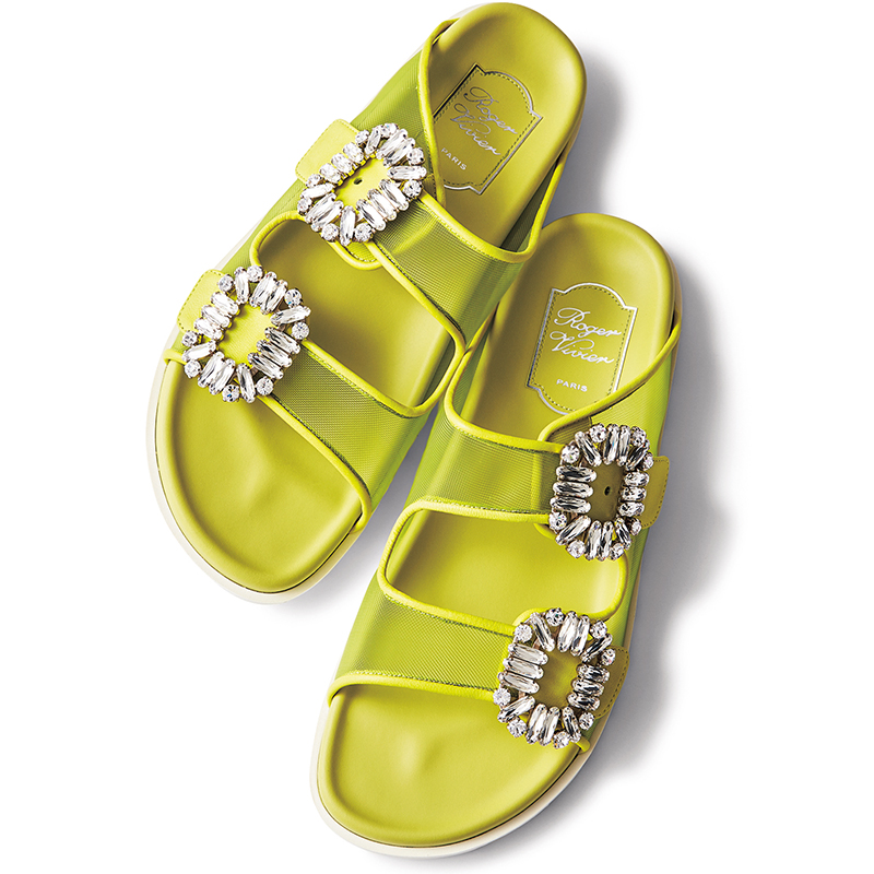 ロジェ ヴィヴィエ】王道ビジューサンダルの新作は“派手カラー”に注目