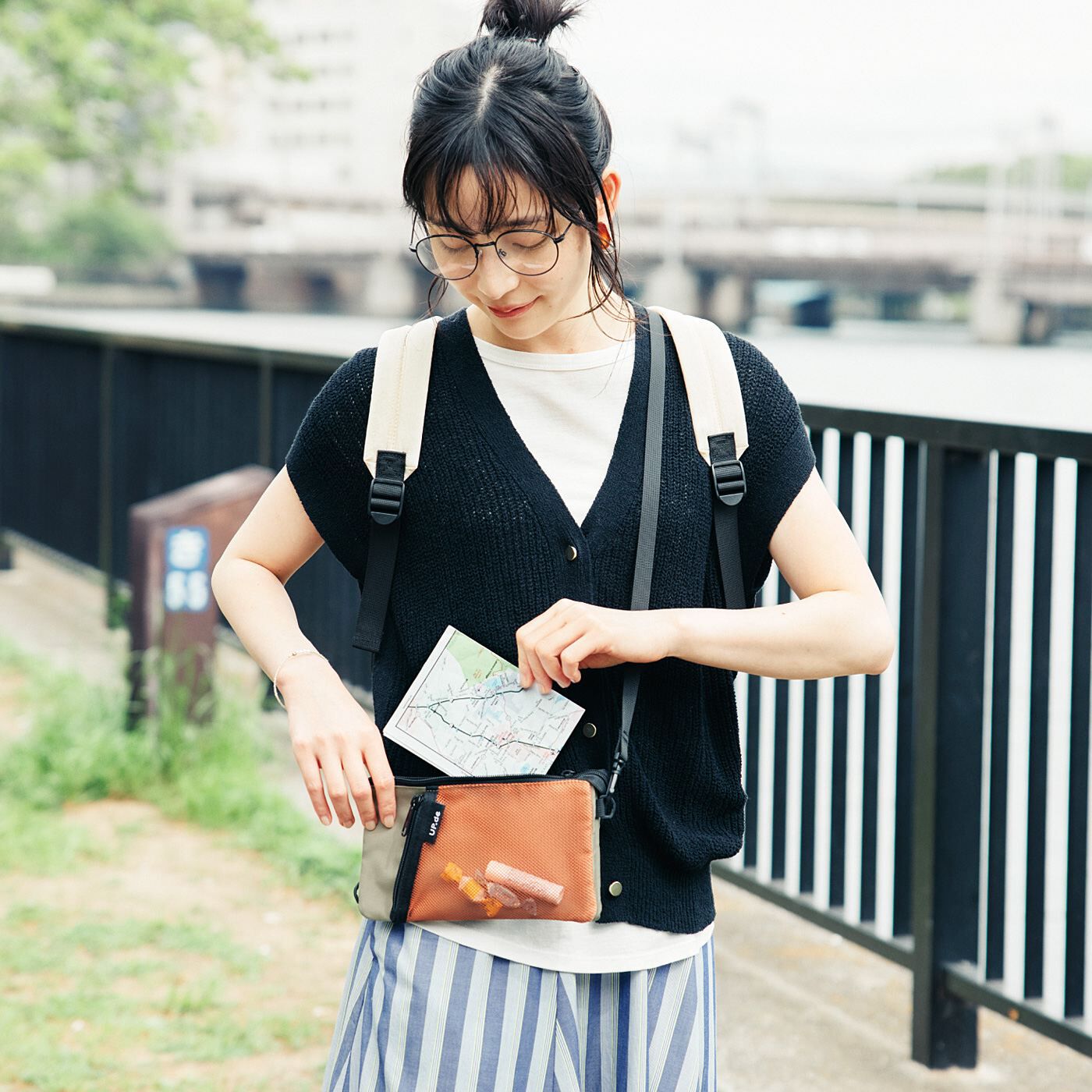 必需品だけサッと収納！ ヴィンテージ感あふれる 本革ミニマム