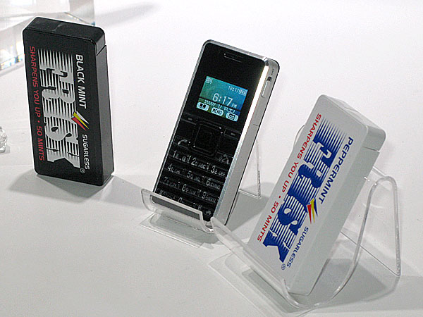 ウィルコム、「ストラップフォン WX03A」のスペック変更を案内