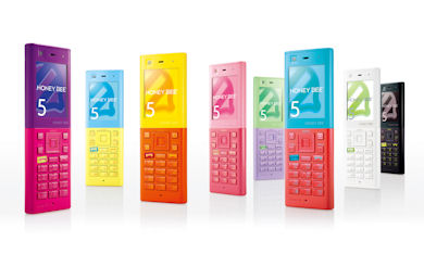 HONEY BEE初の防水対応――ウィルコム、「HONEY BEE 5」を11月15日発売