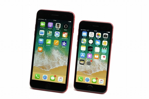 赤というより深紅 「iPhone 8／8 Plus」の「(PRODUCT)RED」を写真で