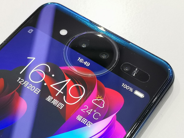表も裏もディスプレイ！ Vivo「NEX Dual Display」の変態っぷりが
