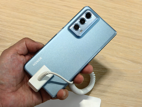 折りたたみスマホの価格破壊 14万円のHONOR「Magic Vs2」は“横折り世界