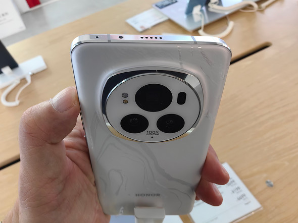 1億8000万画素の望遠カメラを搭載する「HONOR Magic6 Pro」 他社とは