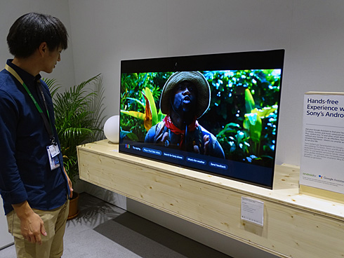 電源オフでも「OK, Google」 もっとスマートになったソニーの4Kテレビ