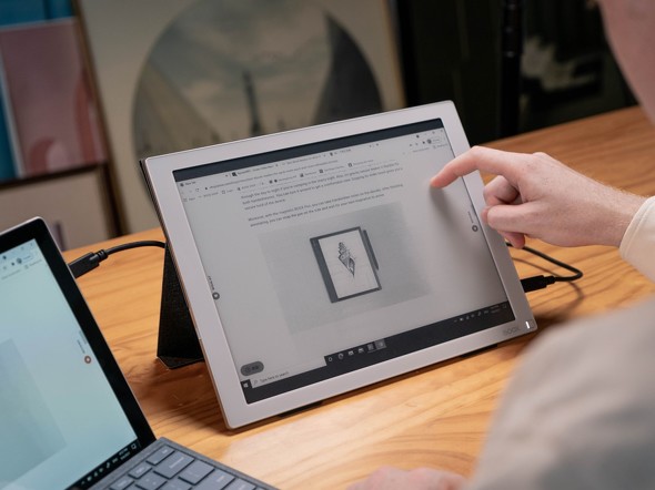 E Inkパネルを使った外付けモニター「BOOX Mira」 USB Type-C1本で接続