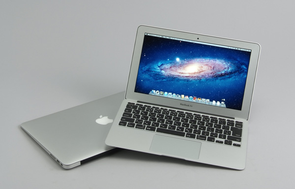 Sandy Bridge”な「MacBook Air」を新旧比較（前編）：旧型ユーザーは涙