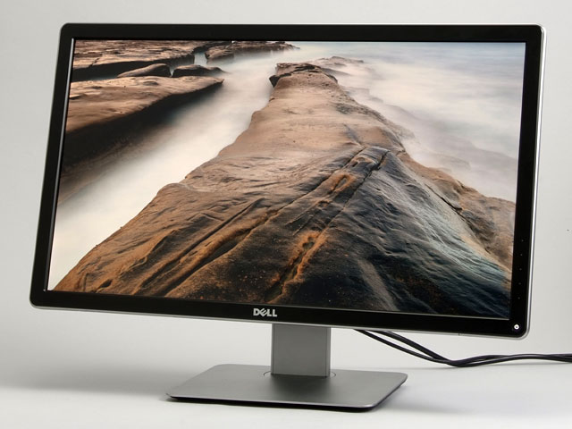 UP2414Q」――画質も価格も衝撃的な23.8型“4K”ディスプレイは買いか