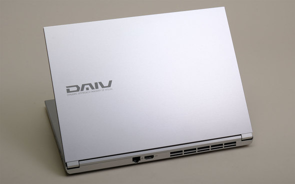 Core UltraとGeForce RTX 4060搭載ノートPCで27万円切り！ マウスの