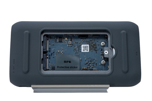 バッテリー搭載の“ポータブルNAS”「UnifyDrive UT2」は誰におすすめ