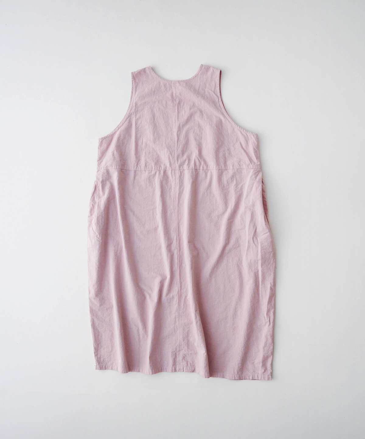 超撥水バックVネックノースリーブワンピース｜nest Robe / CONFECT