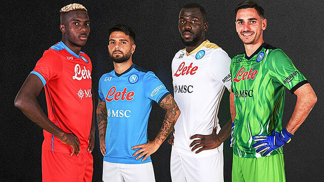 ナポリ、「アルマーニ」の21-22新ユニフォーム登場！袖にはamazonロゴ