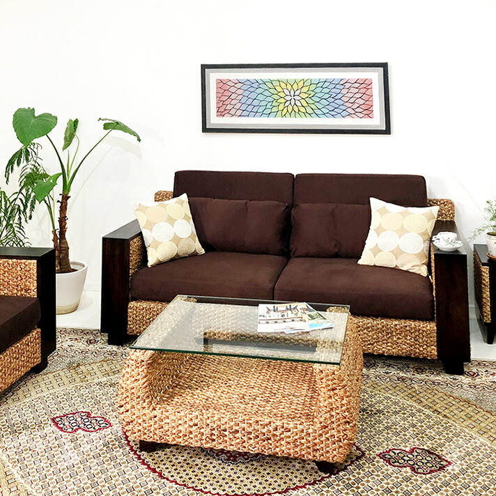 リゾート感溢れるおしゃれなデザイン。座り心地抜群の3人掛けソファ