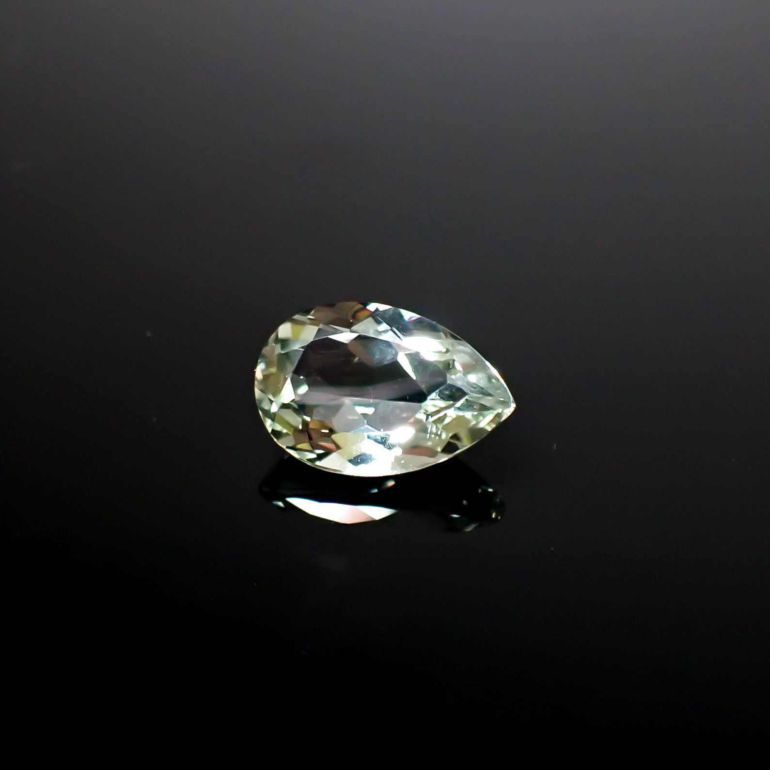 プラシオライト(グリーンアメジスト) ブラジル産 5.40ct / 15.1x10mm