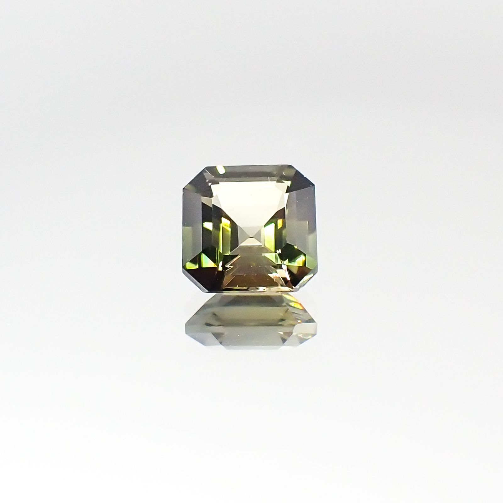 オリーブグリーントルマリン(宝石名トルマリン)ブラジル産 識別済 0.93