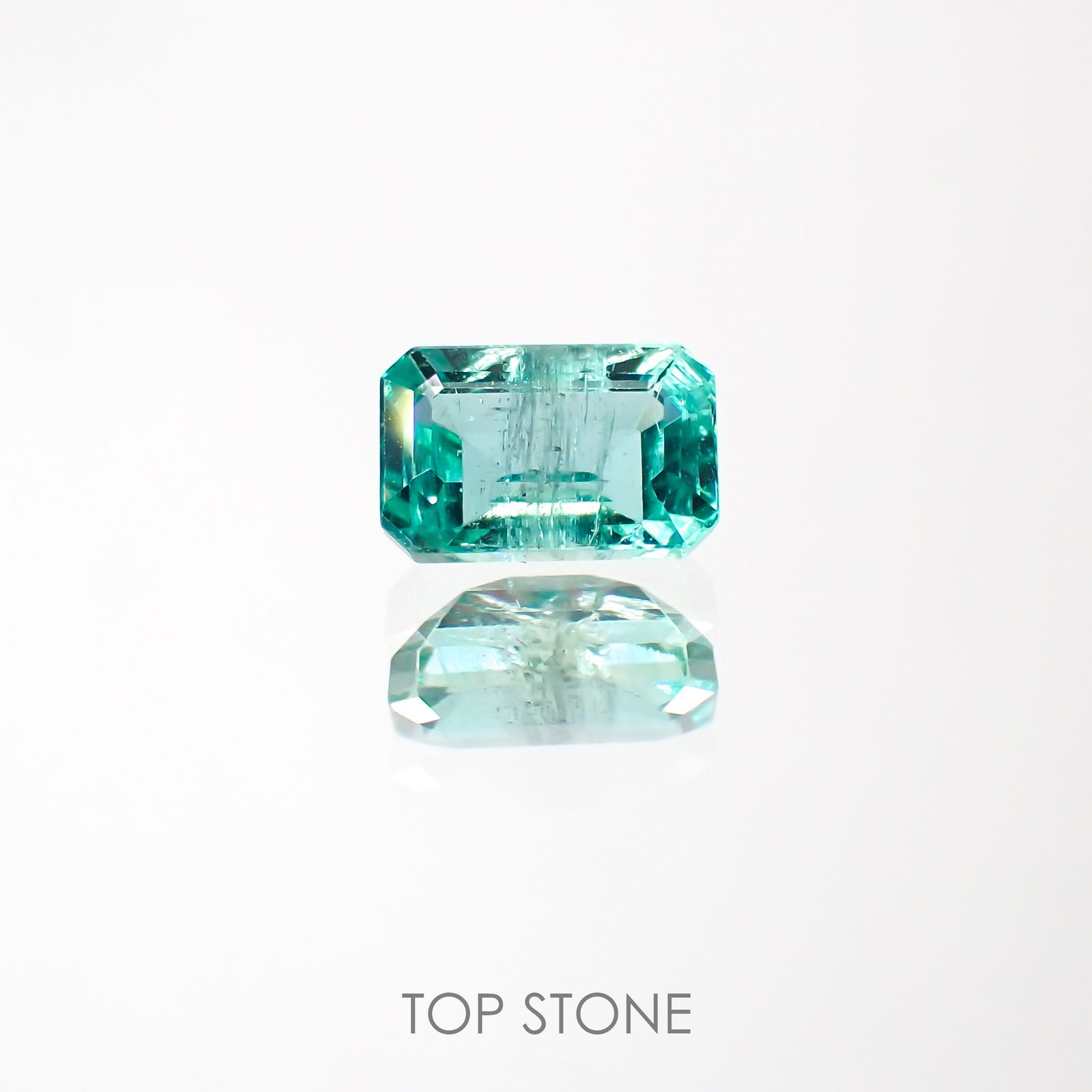 エメラルド(宝石名エメラルド) ザンビア産 識別済 0.57ct / 6x3.9mm