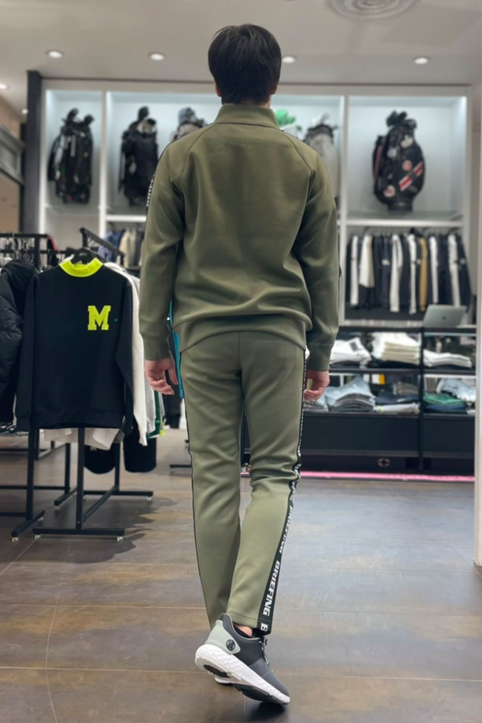 BRIEFING】 暖かさとオシャレを兼ね備えた万能なセットアップ | 12360