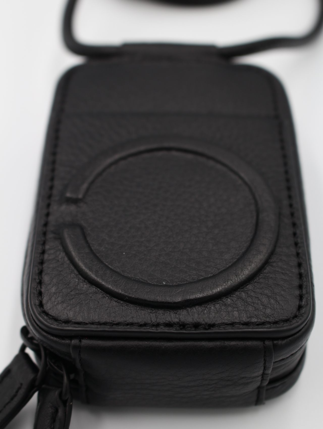 objcts.io - レザーストラップ付アイフォンアクセサリー マイクロ