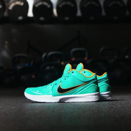 国内8月24日発売予定】アンディフィーテッド × ナイキ コービー 4