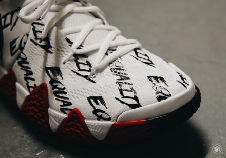 日本国内1月15日発売予定】 ナイキ カイリー4 