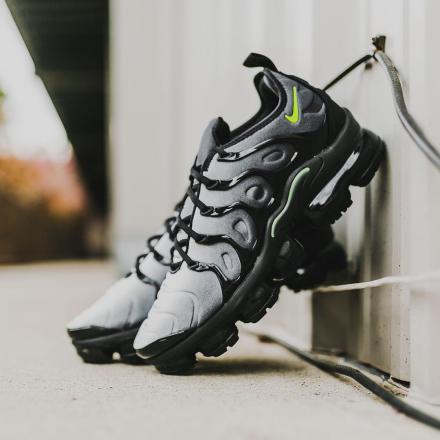 国内4月1日発売予定】 ナイキ エアヴェイパーマックス プラス 全2色