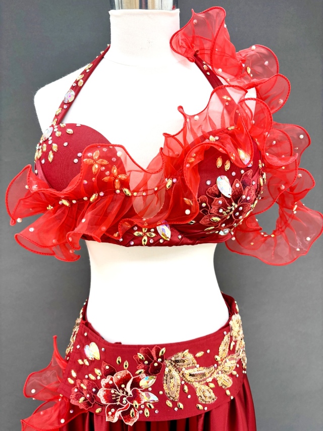 ベリーダンス衣装】艶のある鮮やかな赤！たっぷりのフリルがアクセント