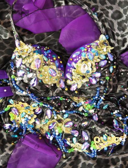 ベリーダンス衣装】サテン地レオパード柄が艶やか！大人の魅力を高める