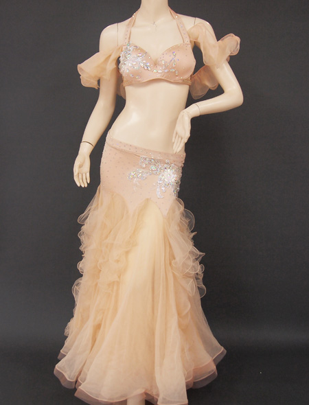 ベリーダンス衣装】大人な魅力満載なベージュ！スカートのボリューム感