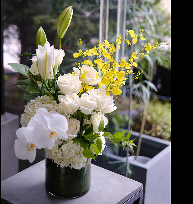 ガラスベース｜フラワーアレンジメント｜季節花おまかせ｜御祝いの花