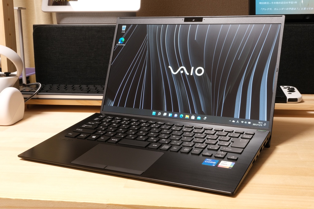 PC-Webzine - VAIO Z譲りの立体成型カーボン天板を採用した高品質
