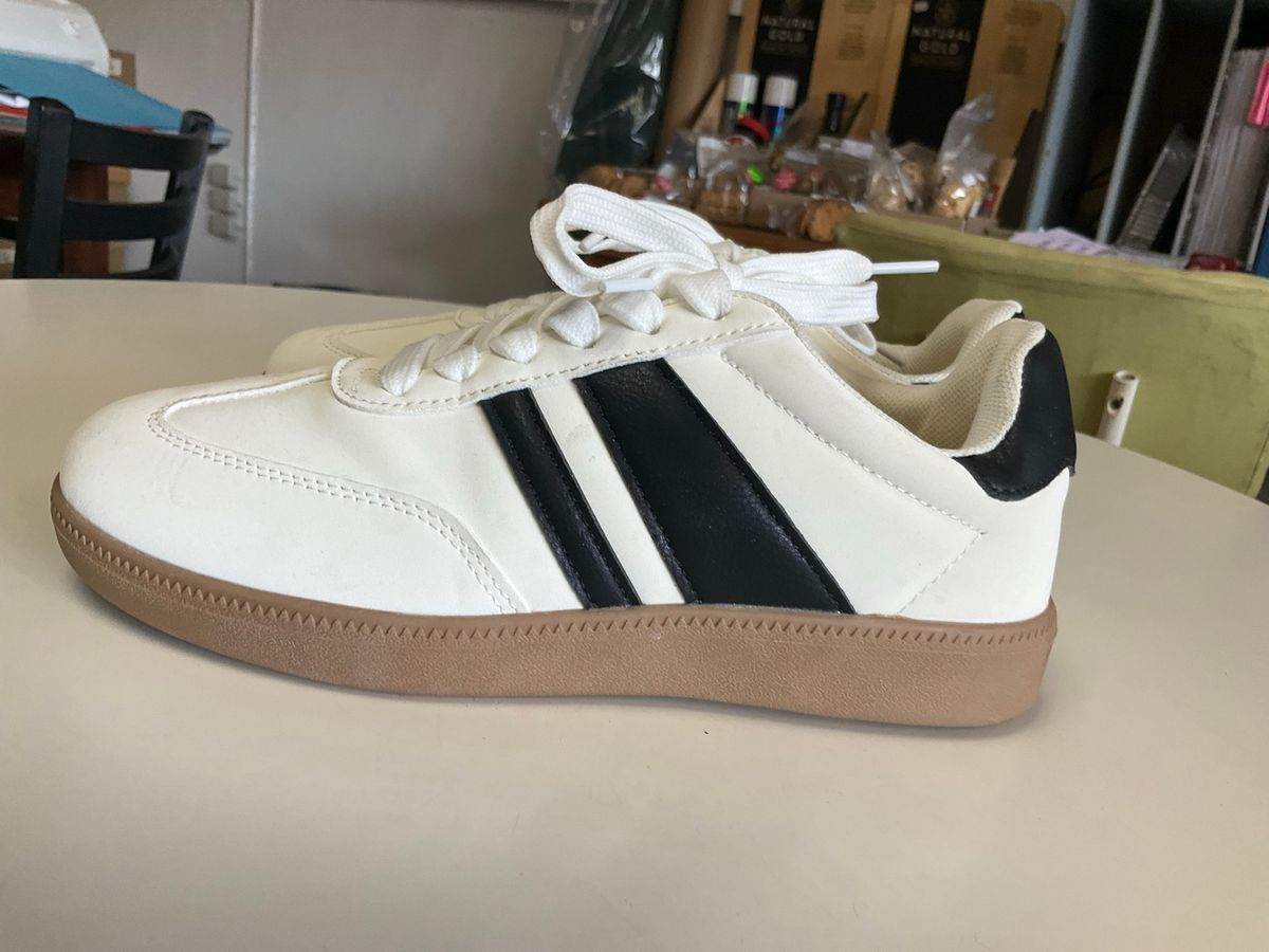 Women | JBR white takkies with black stripes | YAGA