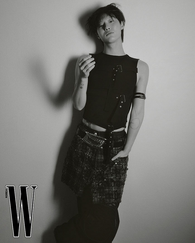 W Korea 2023年 12月号【表紙：ロゼ（BLACKPINK）D】 : Magazine