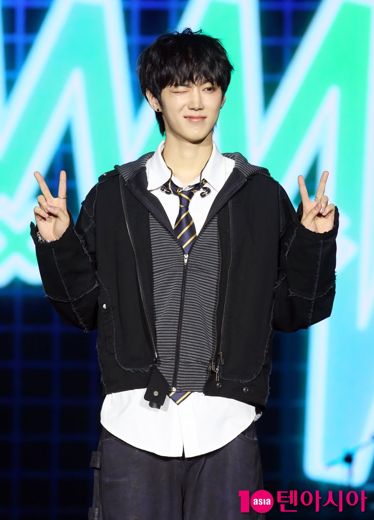 AxMxPのハ・ユジュン、デビューアルバム『AxMxP』発売ショーケースに登場