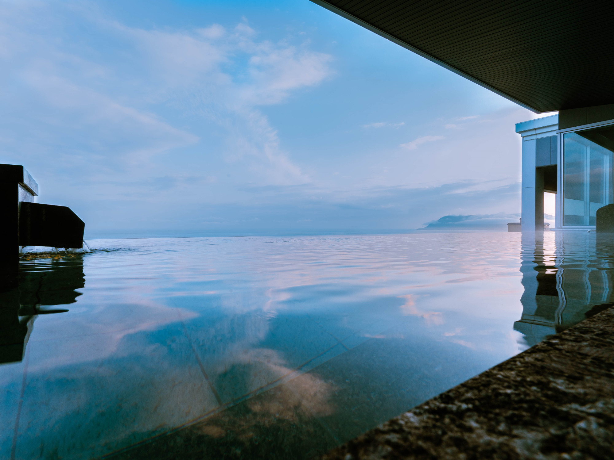 函館湯の川温泉 海と灯/ヒューイットリゾート - 宿泊予約・飛行機付き