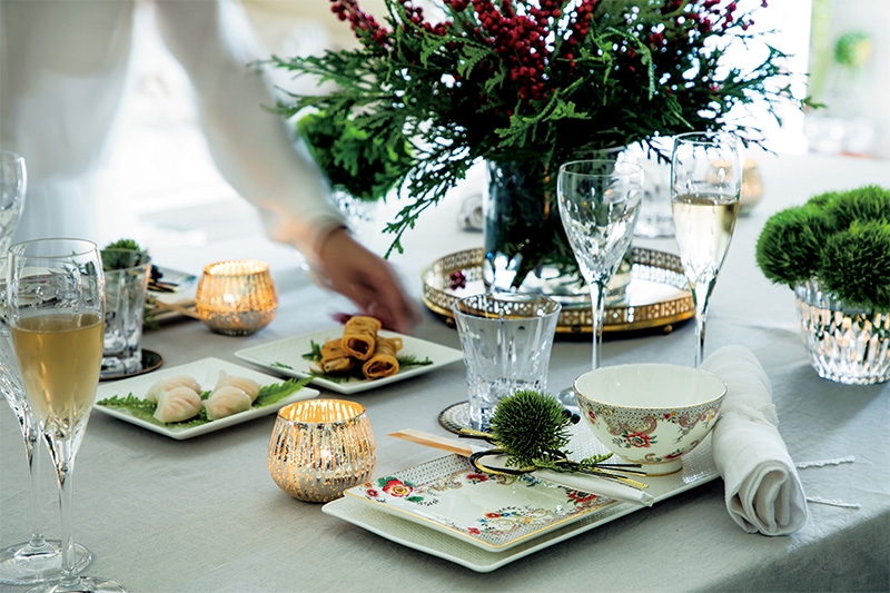 華やかテーブルウェアで記憶に残るHappy Winter Holidays – STORY