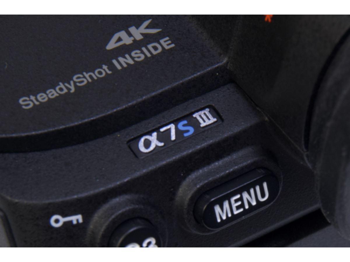 ソニー「α7S III」：動画向けミラーレスカメラの最高峰モデルを先行