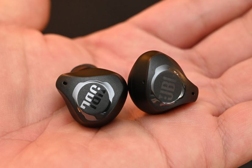 JBL初のハイブリッドNC搭載完全ワイヤレスイヤホン・ヘッドホン「CLUB